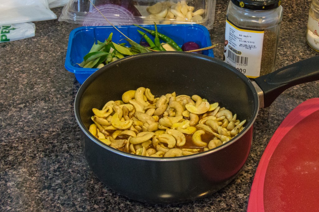 Cashew curry raw | thefoodiemiles.com