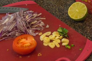 Preparing Sri Lankan chicken curry | thefoodiemiles.com