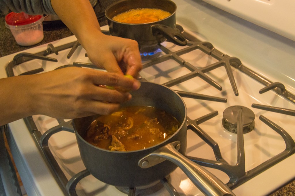 Cooking Sri Lankan Chicken curry | thefoodiemiles.com