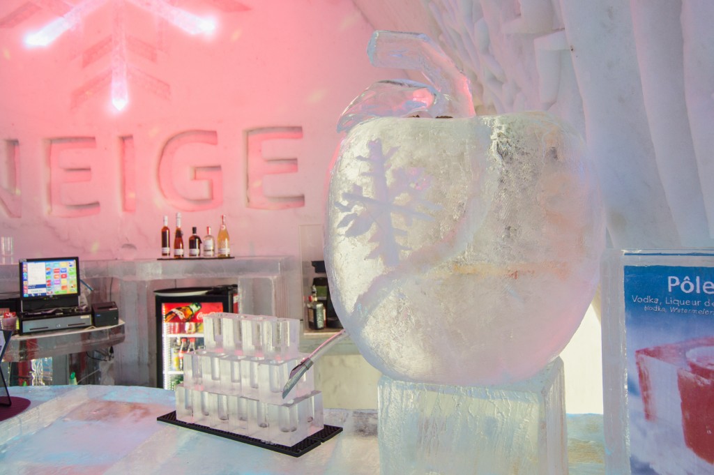 Neige bar in ice hotel