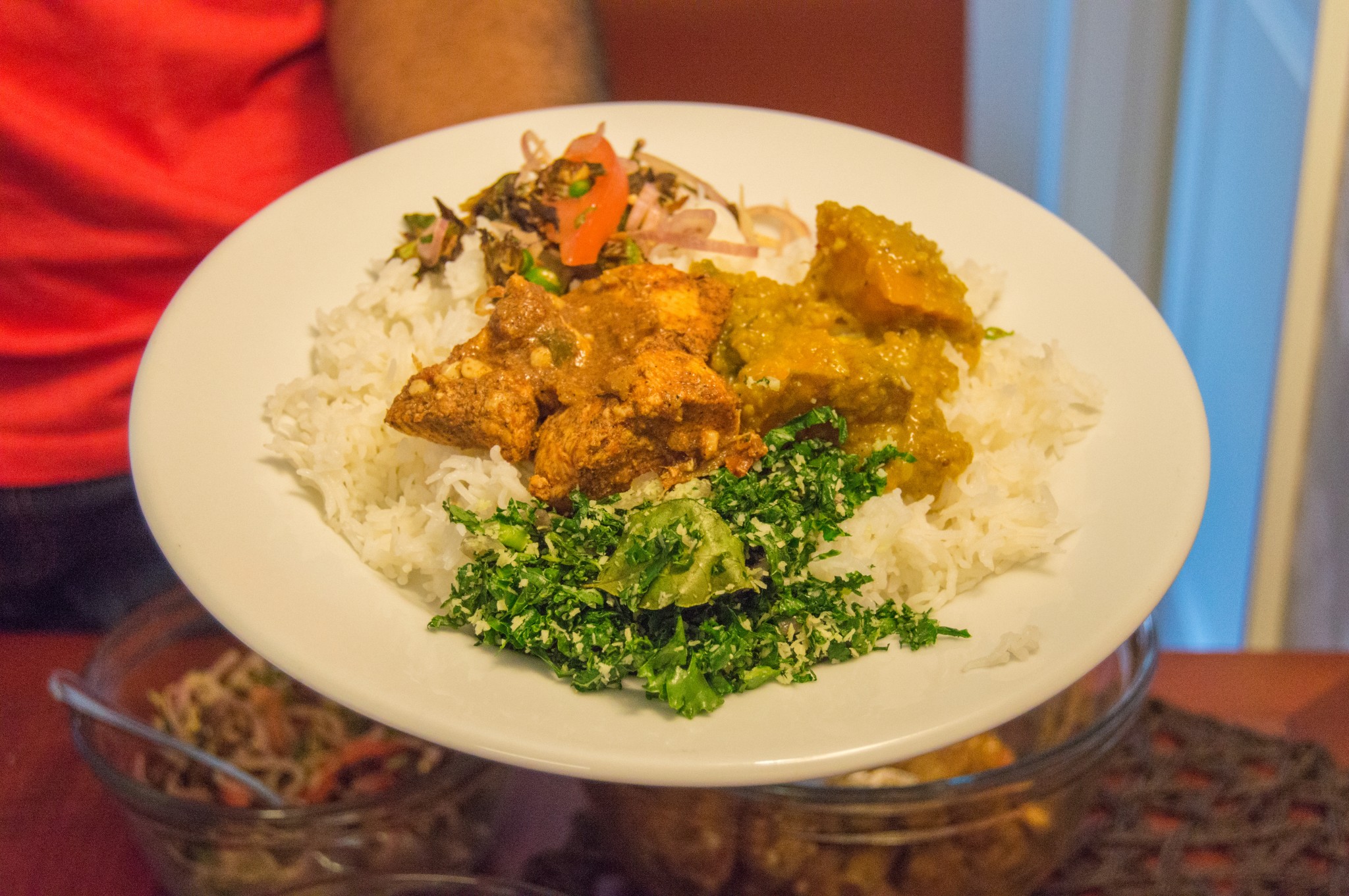 Салат карри. Sri Lankan Rice and Curry. Карри Шри Ланка. Салат карри из рыбы. Японское карри с рисом.