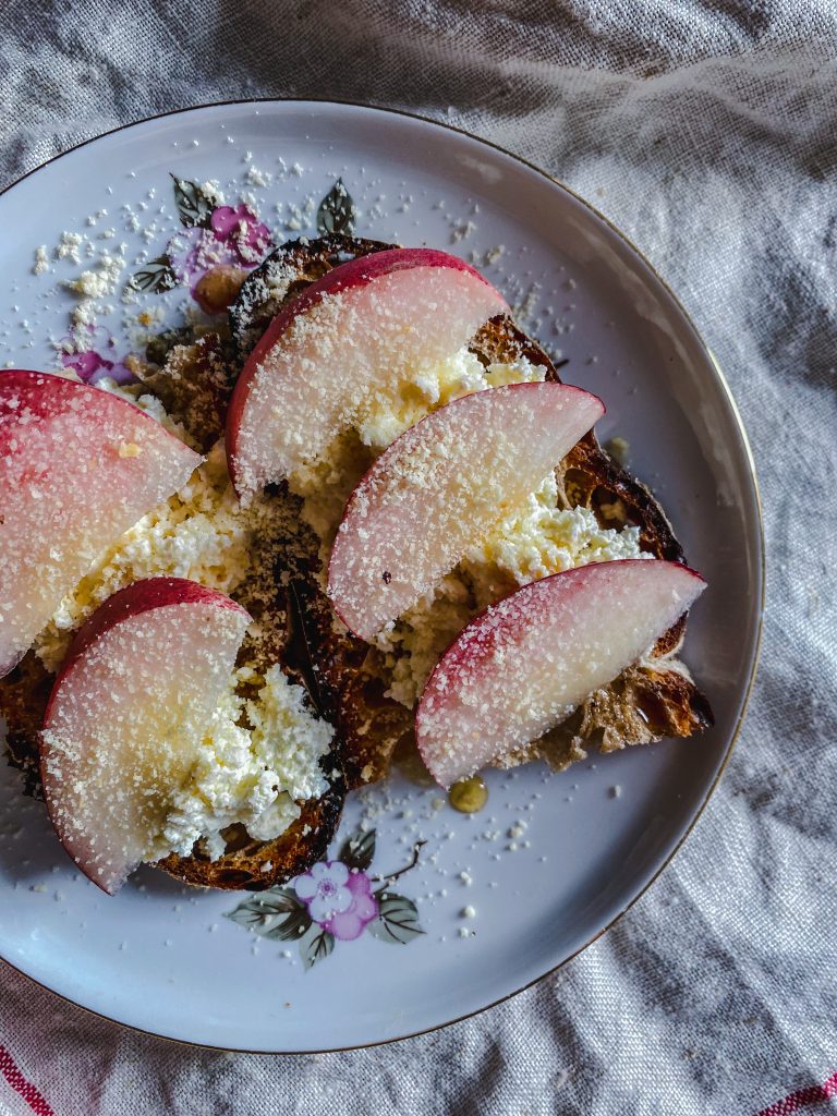 toast with cottage cheese and peach