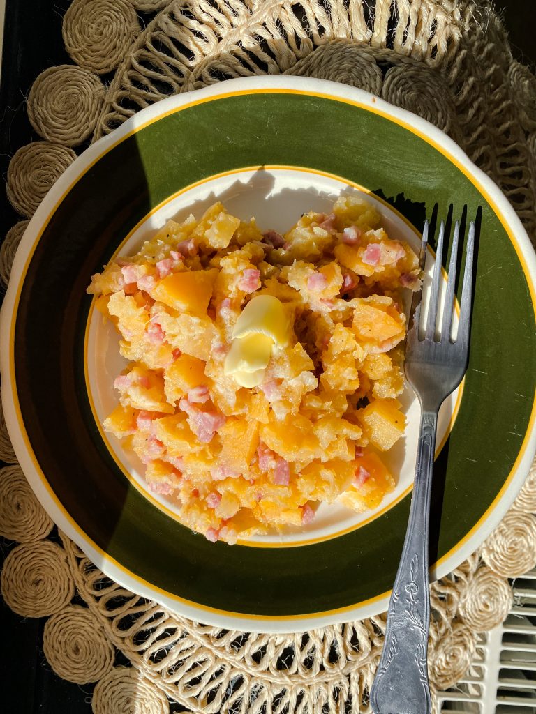 smashed-rutabaga-with-apple-and-ham