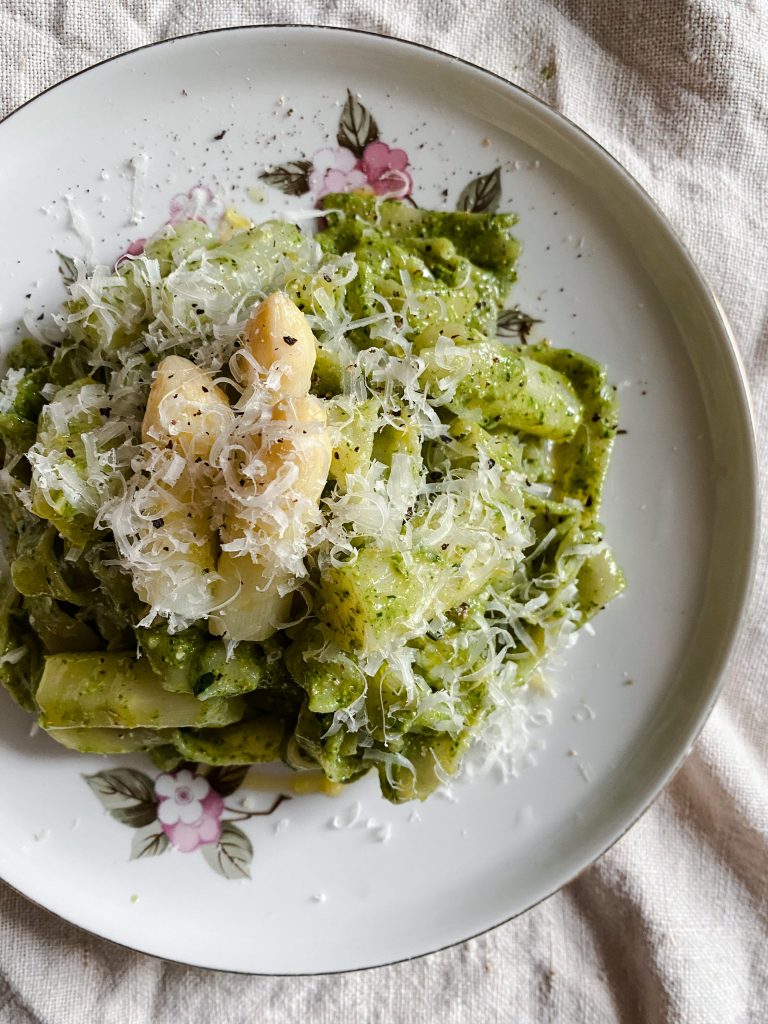 pasta-with-white-asparagus and pesto