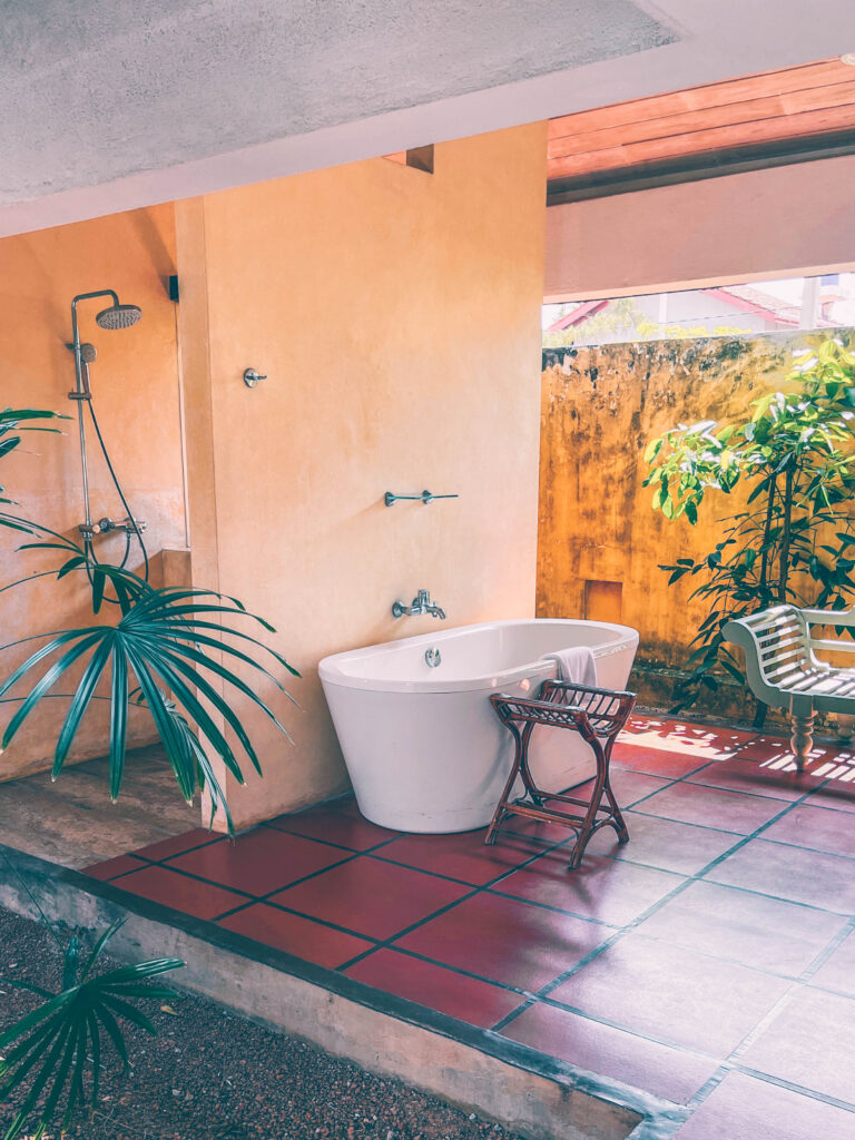 Jetwing Lagoon bathroom