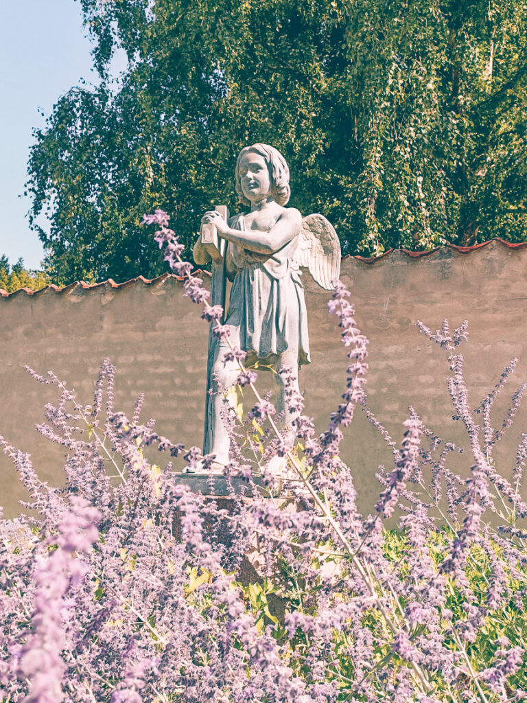 Assistens Cemetery statue