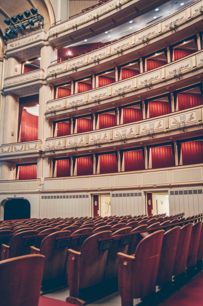 a tour of Vienna State Opera