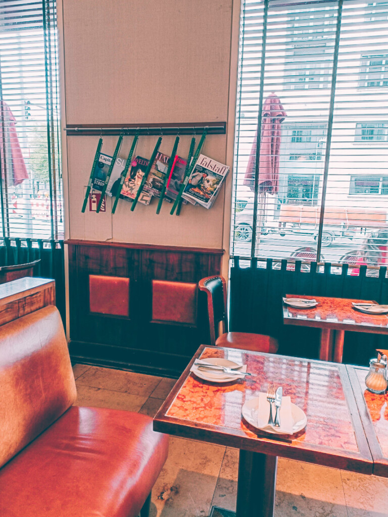 Einstein unter den linden interior