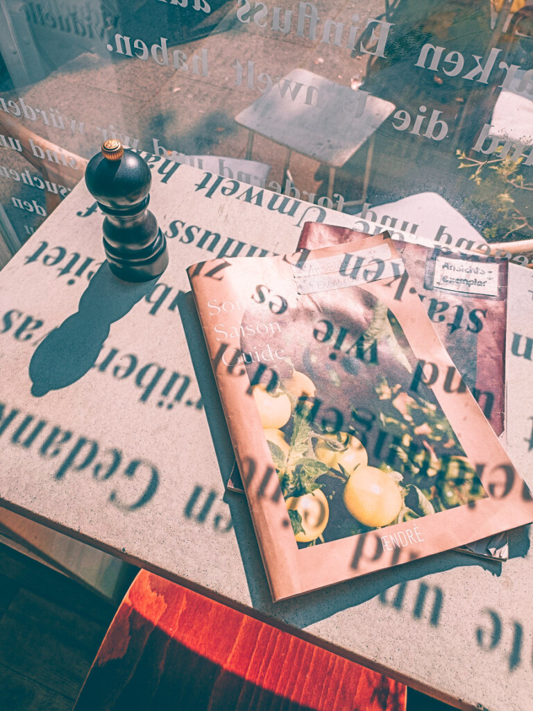 Aendre caf&eacute; in Eppendorf with natural light