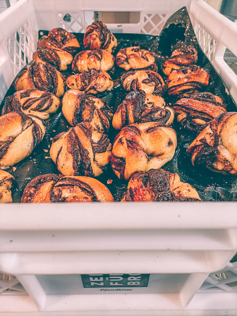 Fresh cinnamon buns displayed at Zeit f&uuml;r Brot