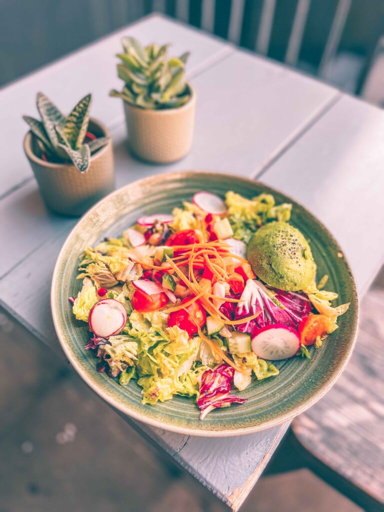 Gorgeous salad at Was Wir Wirklich Lieben caf&eacute; in Hamburg