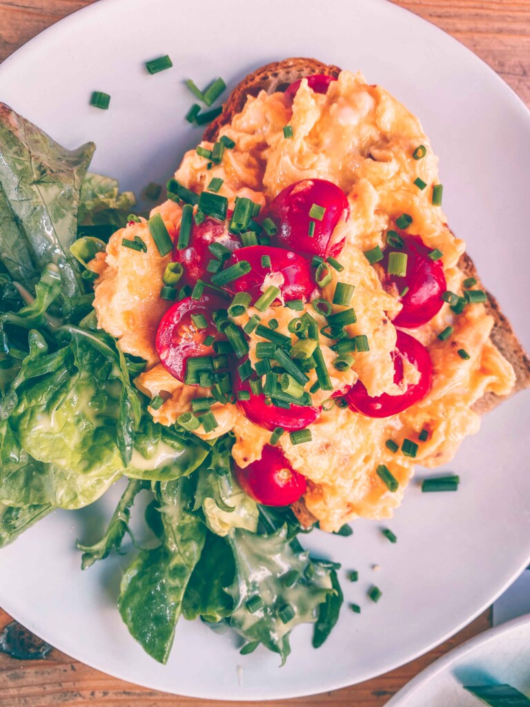 Scrambled eggs on bread for breakfast at Klippkroog is a really the best breakfast in Hamburg