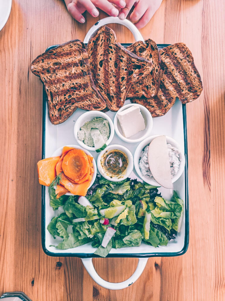 Katers Kook vegan plate with veggies and dips and toasted breads.