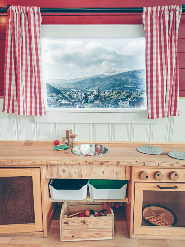 Toy kitchen for kids to play with at Eimsb&uuml;ttel Spielhaus