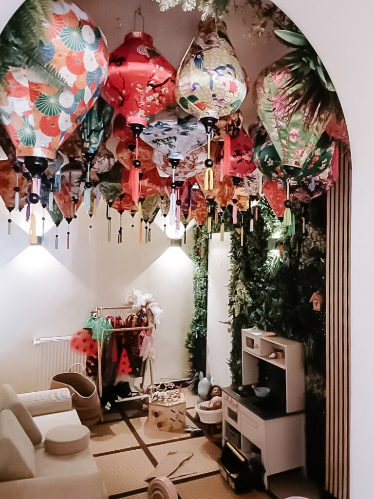 Colorful playcorner for kids to play at Mama Luu&acute;s kitchen