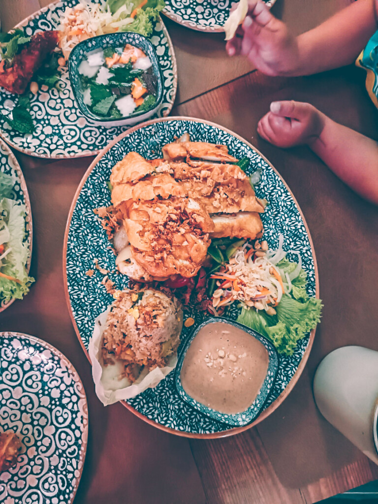 Crispy chicken on colorful plates at Mama Luu&acute;s kitchen