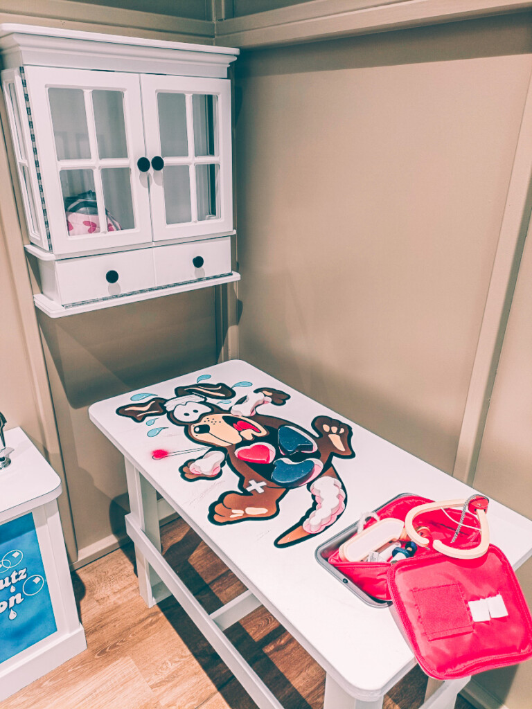 Fun kids corner to play vet at Bambini city