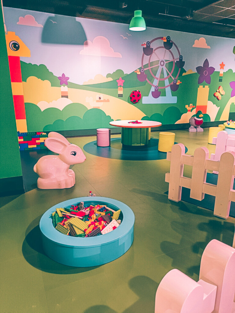 Lots of lego for kids to play with at the lego discovery center Hamburg