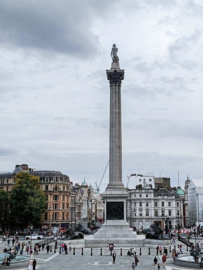Impressive view of Trafalgar Square.