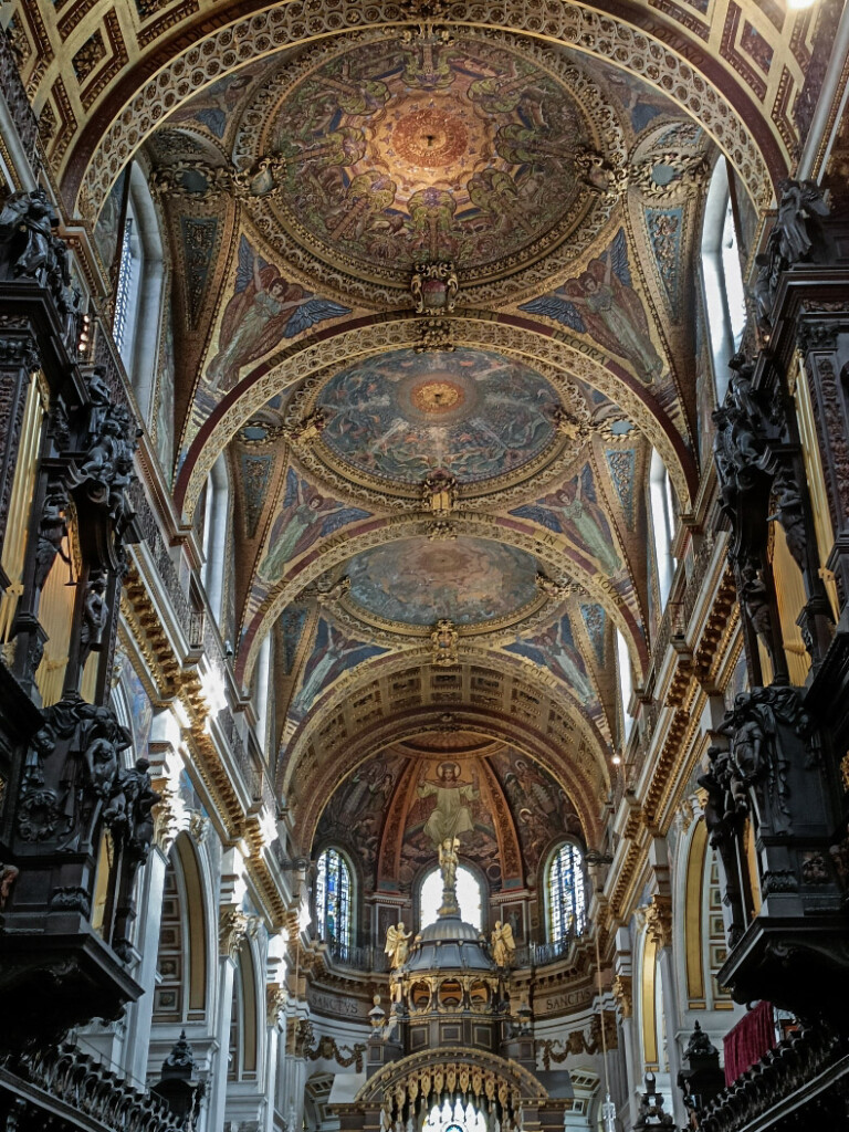 The interior of St. Paul&rsquo;s Cathedral is a must see when spending 2 days in London. 