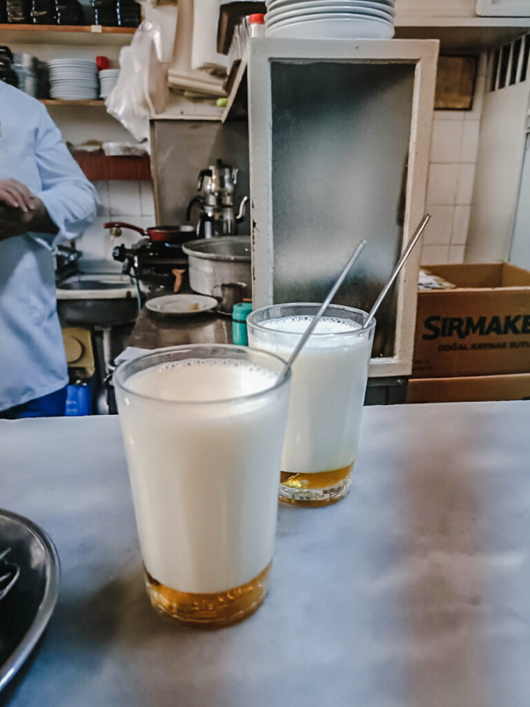 Boris'in Yeri milk with honey