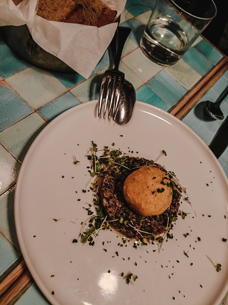 &ccedil;ig k&ouml;fte at Yeni Lokanta