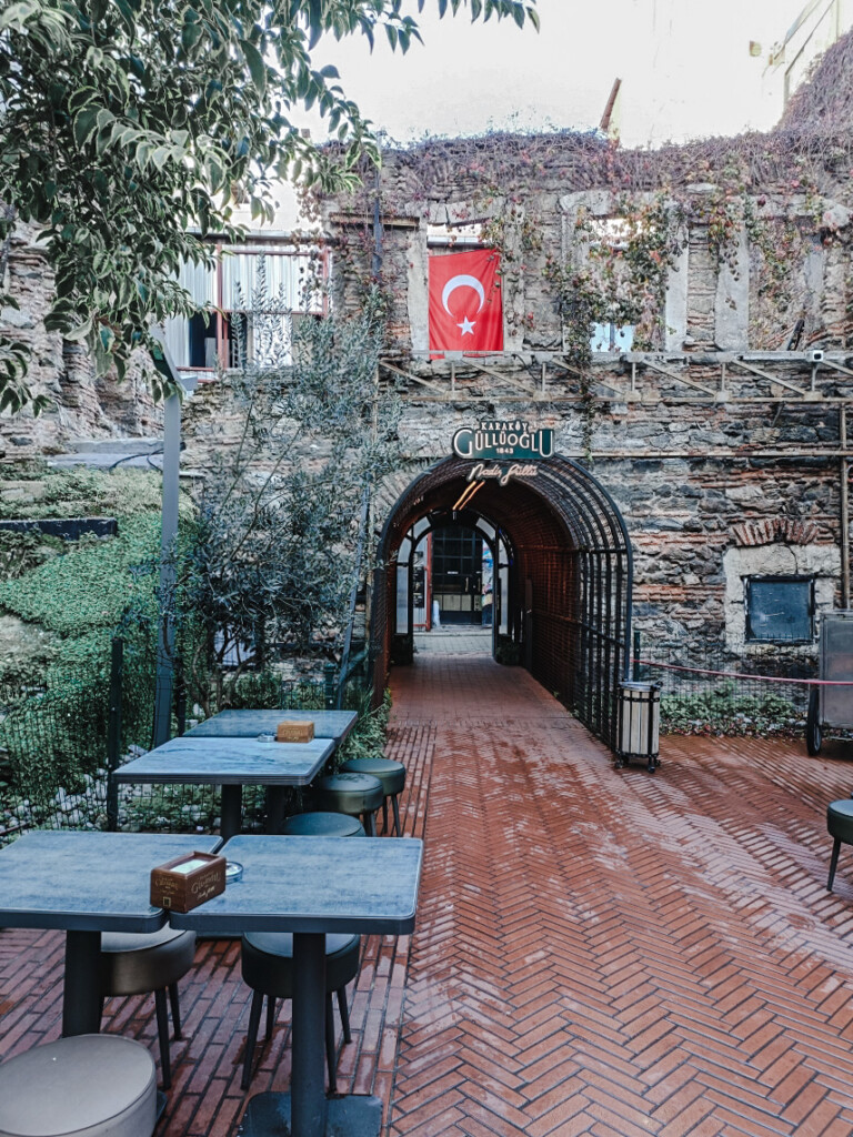 Karak&ouml;y G&uuml;ll&uuml;oğlu garden