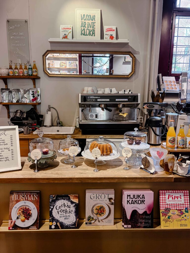 Bokslukaren book shop and pastry shop