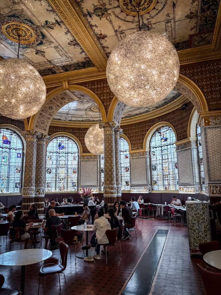 V&A museum cafe