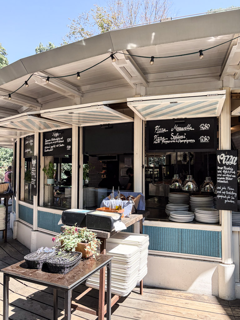 A view at the cafe am neuen see Berlin from the outside