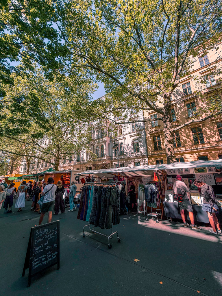 Farmers market in the middle of trees and beautiful buildings in Berlin