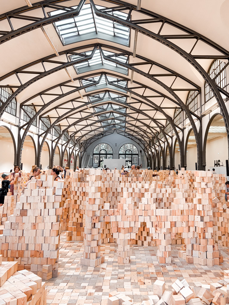 Close look at the art installation at Hamburger Bahnhof in Berlin